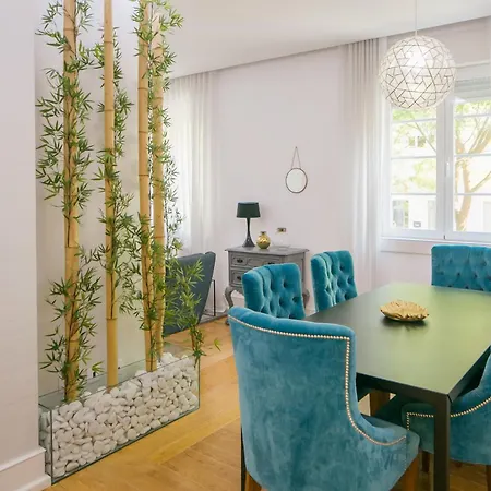 Spacious 2-bed With Interior Terrace Near Marques De Pombal, - Ttl300 * リスボン