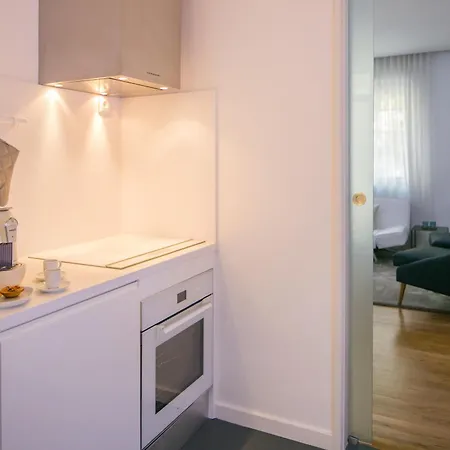 Spacious 2-bed With Interior Terrace Near Marques De Pombal, - Ttl300