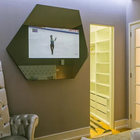 Spacious 2-bed With Interior Terrace Near Marques De Pombal, - Ttl300 アパート