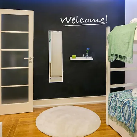 アパート Spacious 2-bed With Interior Terrace Near Marques De Pombal, - Ttl300 *