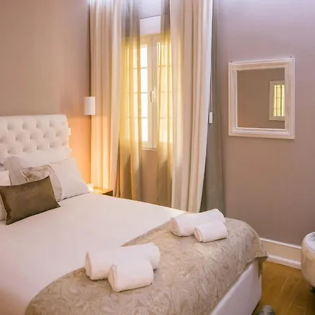 アパート Spacious 2-bed With Interior Terrace Near Marques De Pombal, - Ttl300 *