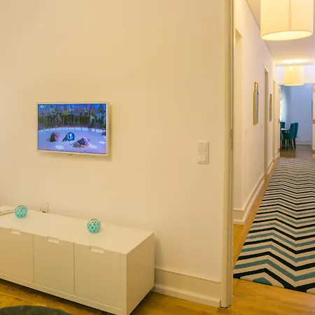 Spacious 2-bed With Interior Terrace Near Marques De Pombal, - Ttl300 *