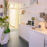 Spacious 2-bed With Interior Terrace Near Marques De Pombal, - Ttl300