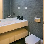 Lejlighed Spacious 2-bed With Interior Terrace Near Marques De Pombal, - Ttl300 Lisboa